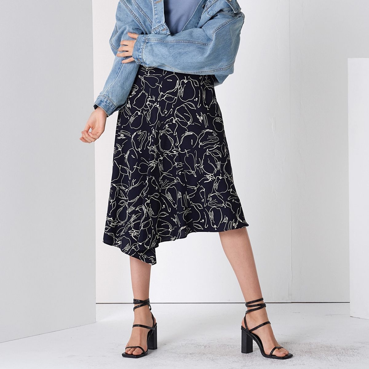 핀블랙(PINBLACK) PRINT FLUID SKIRT NAVY