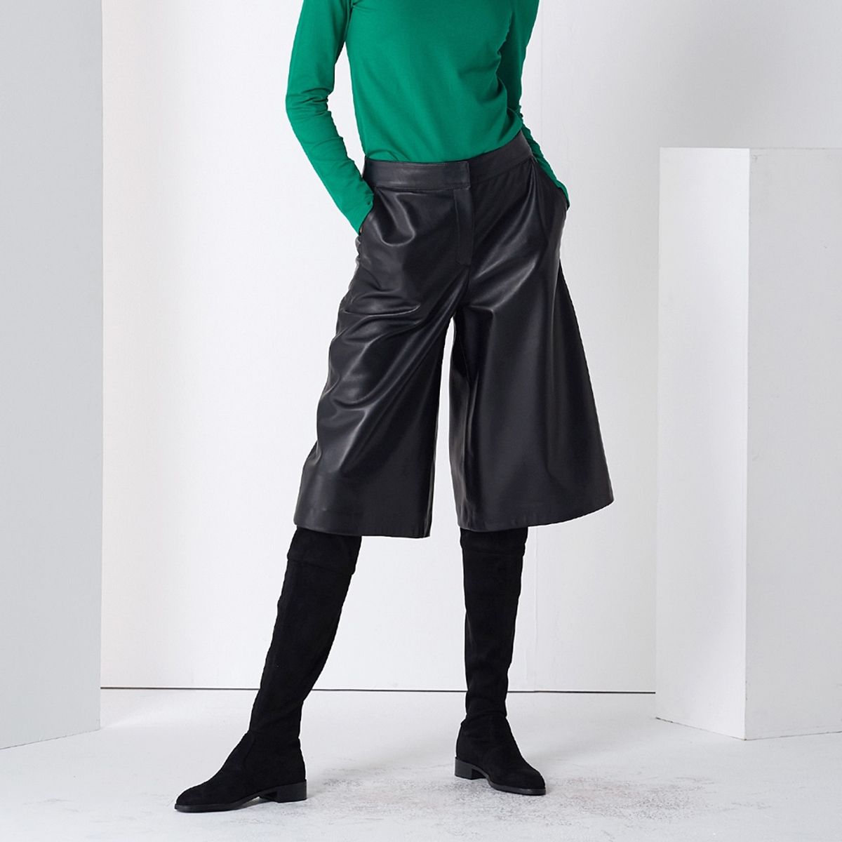 핀블랙(PINBLACK) LAMB SKIN MIDI WIDE PANTS BLACK