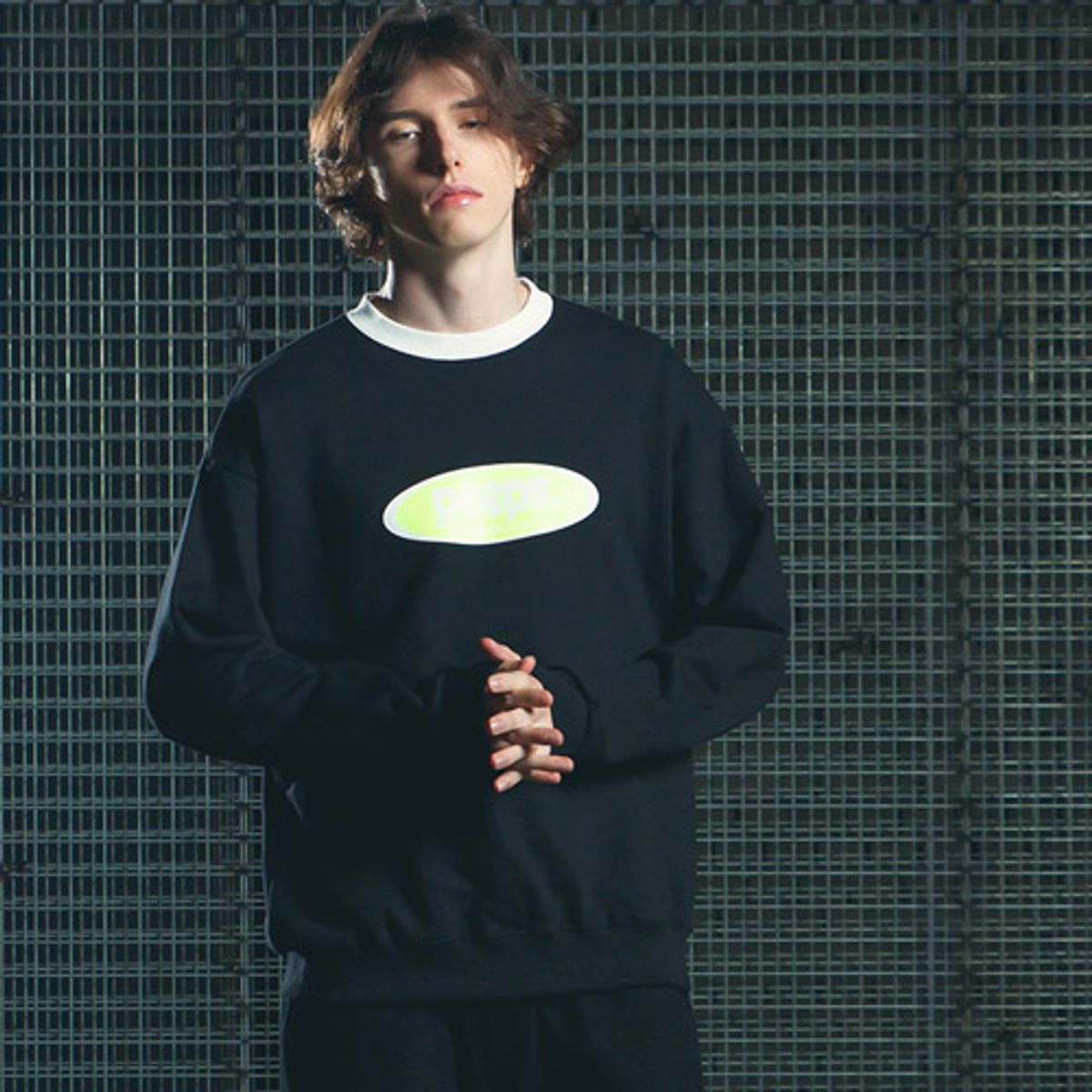 핍스(PEEPS) Basic logo crewneck(black)