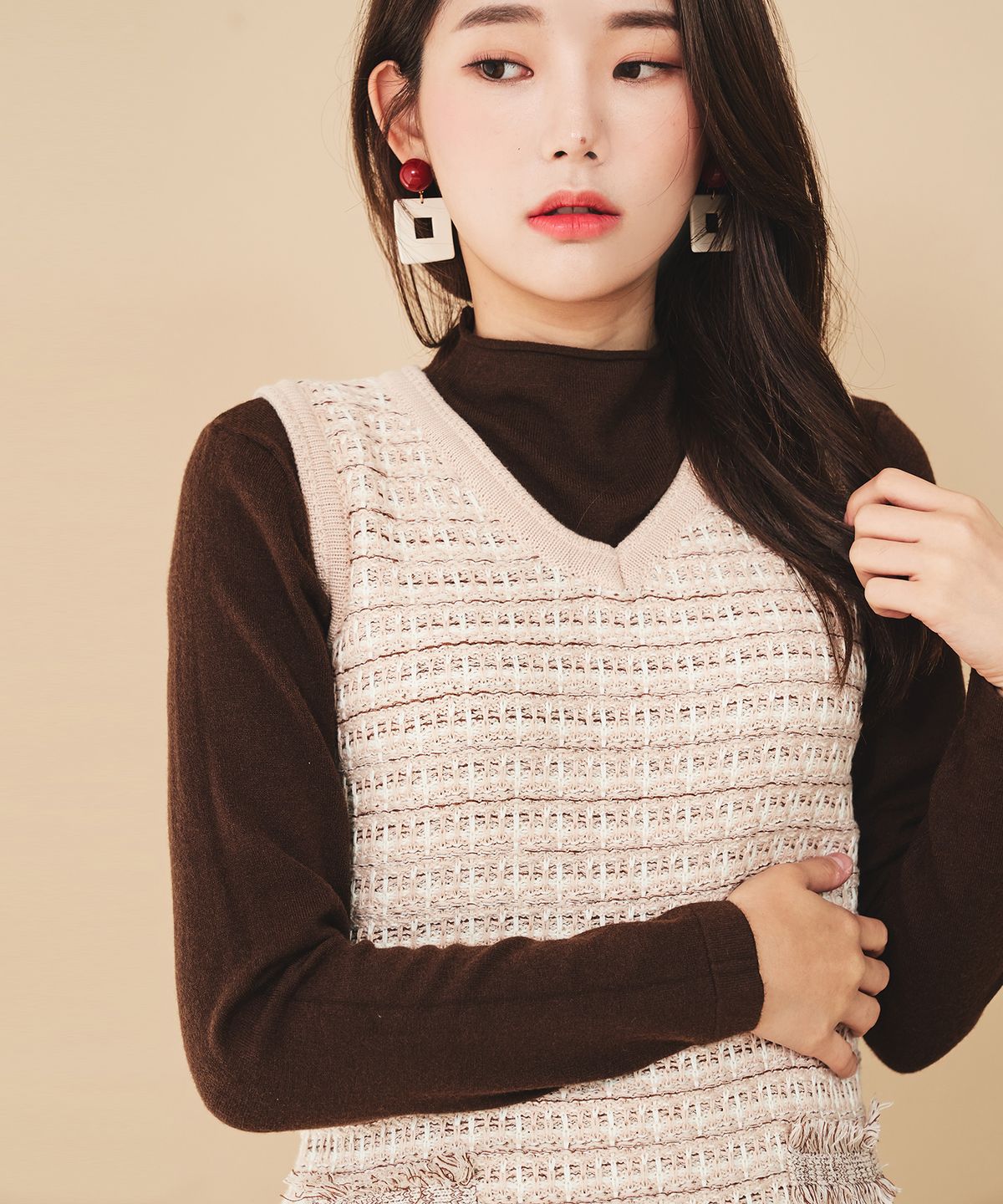 더 베리 띵(THE VERY THING) T/v-line knit one-piece_BG