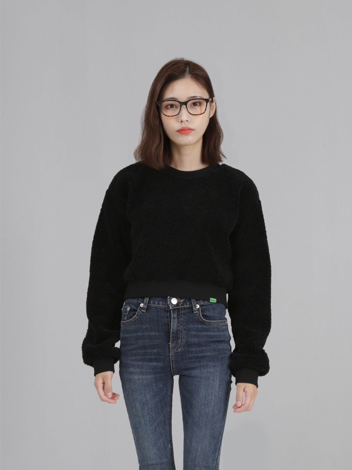 셀피쉬(SELFISH) 플러피 크롭 맨투맨 (SBW2MT01) (BLACK)