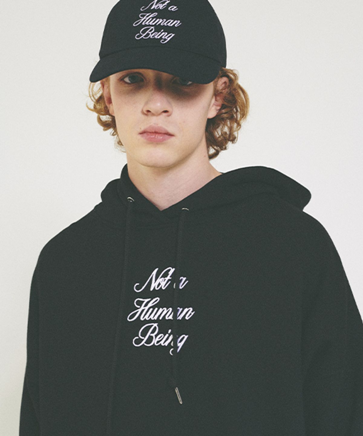 아임낫어휴먼비잉(I AM NOT A HUMAN BEING) New Basic Script Hoody - Black