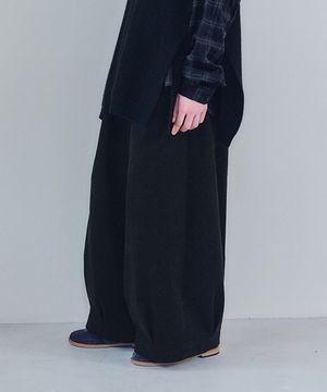 유니섹스 턱 벌룬팬츠 블랙