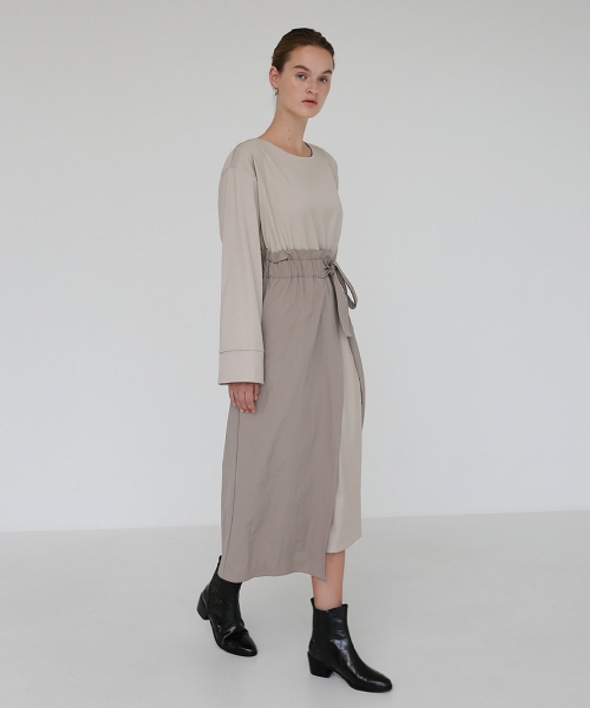 엠오엘(MOL) BLOCK WRAP DRESS - SAND BEIGE