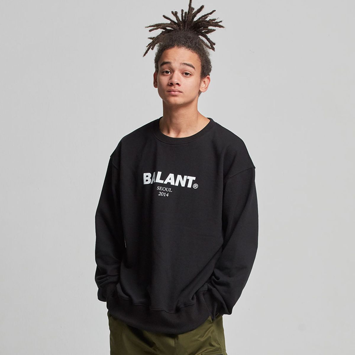 발란트(BALANT) 오리지널 헤비로고 베이직 스웨이트셔츠 - 블랙