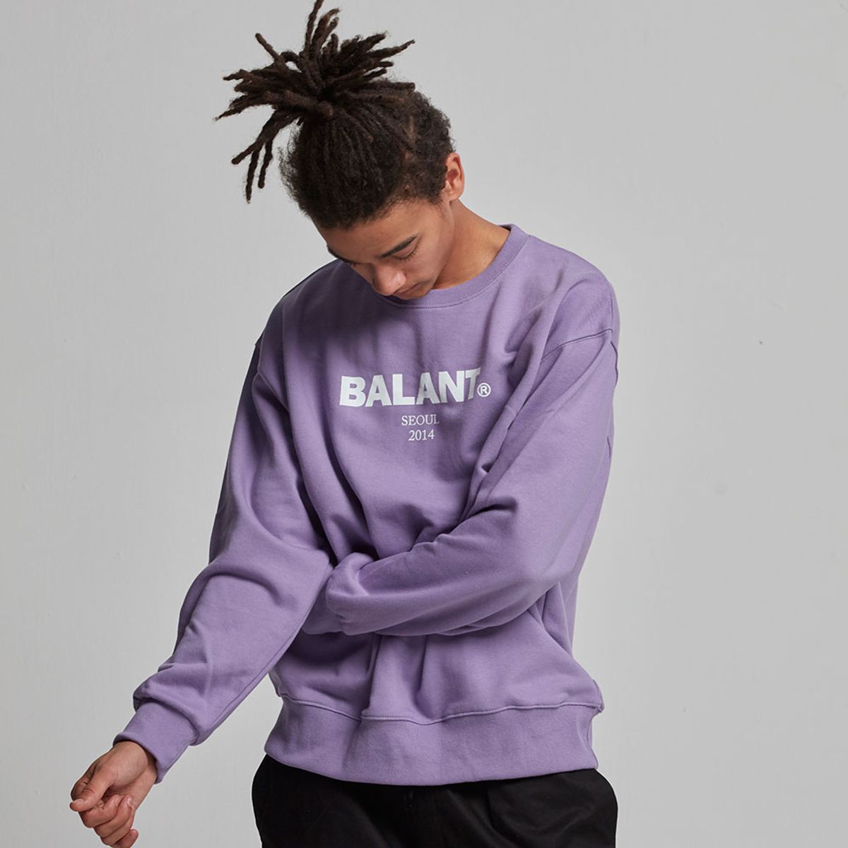 발란트(BALANT) 오리지널 헤비로고 베이직 스웨이트셔츠 - 라벤더