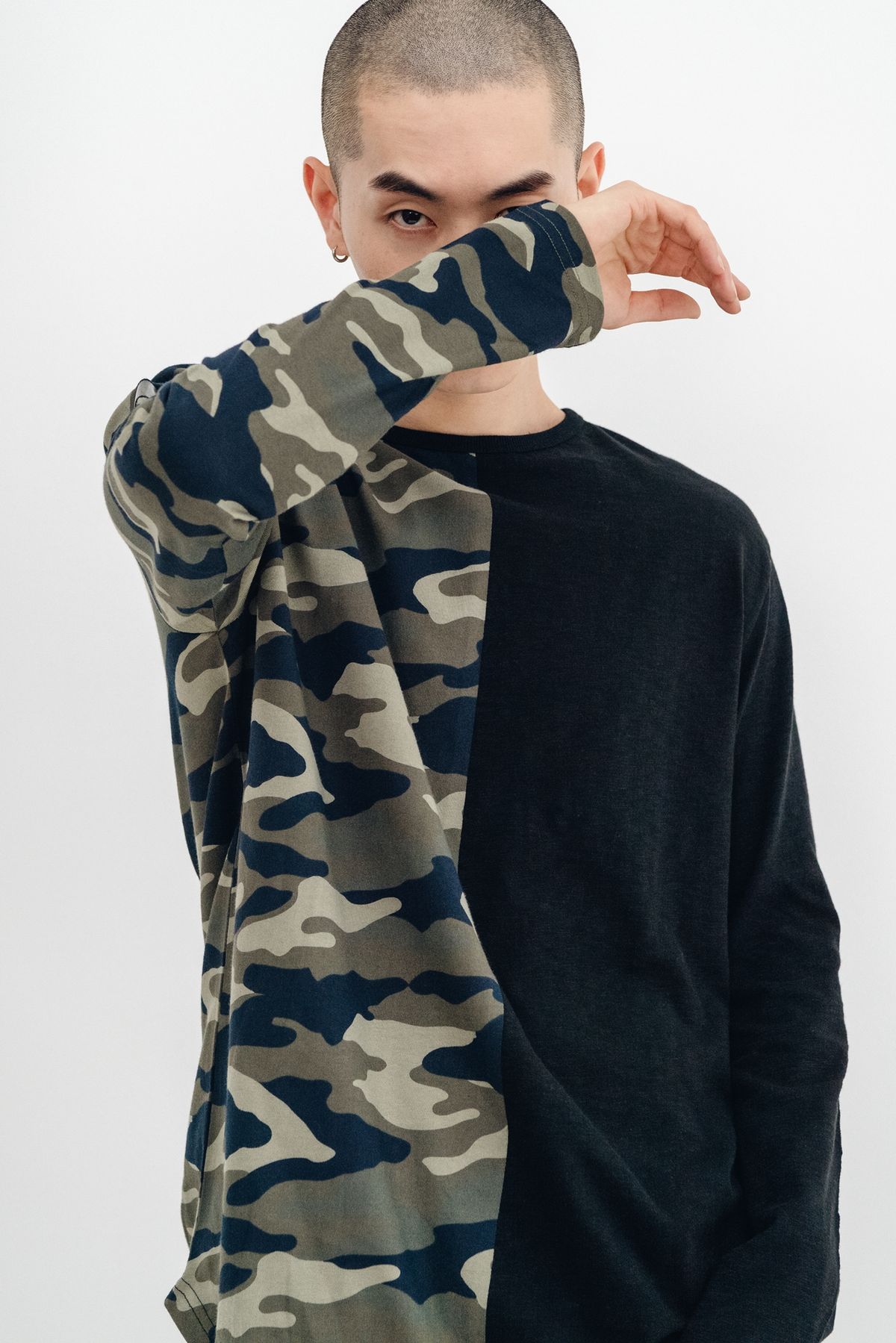 모빈스알(MOVINS.R) AXIO DARK MOON HALF TOP CAMOUFLAGE BLACK