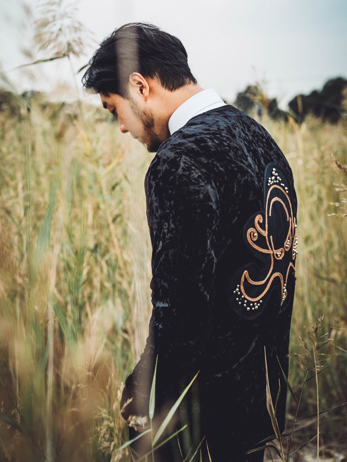 모빈스알(MOVINS.R) AXIO DARK MOON VELVET TOP BLACK