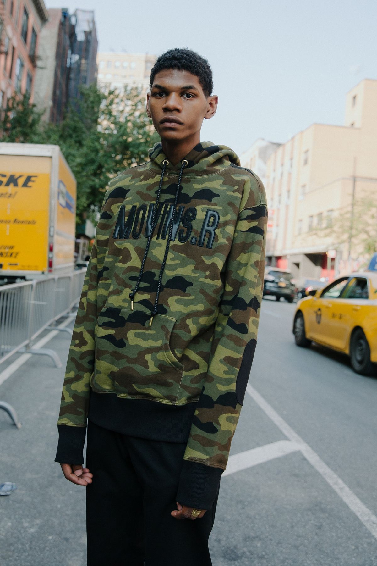 모빈스알(MOVINS.R) AXIO CAMO LOVERS HOODIE
