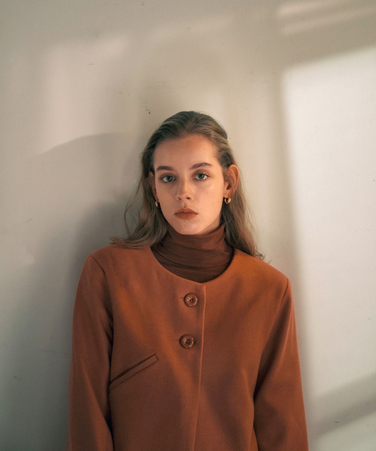 레트흐드레뚜왈(LETTRE DE LE TOILE) modal turtleneck top (brick)