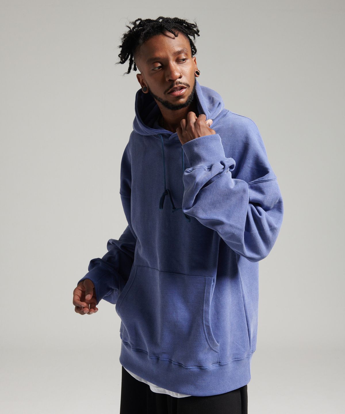 테네르(TENER) 유니섹스 피그먼트 오버핏 후드 맨투맨 블루