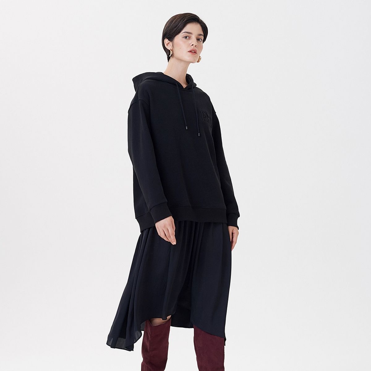 핀블랙(PINBLACK) HOOD SHIRRING ONE-PIECE BLACK
