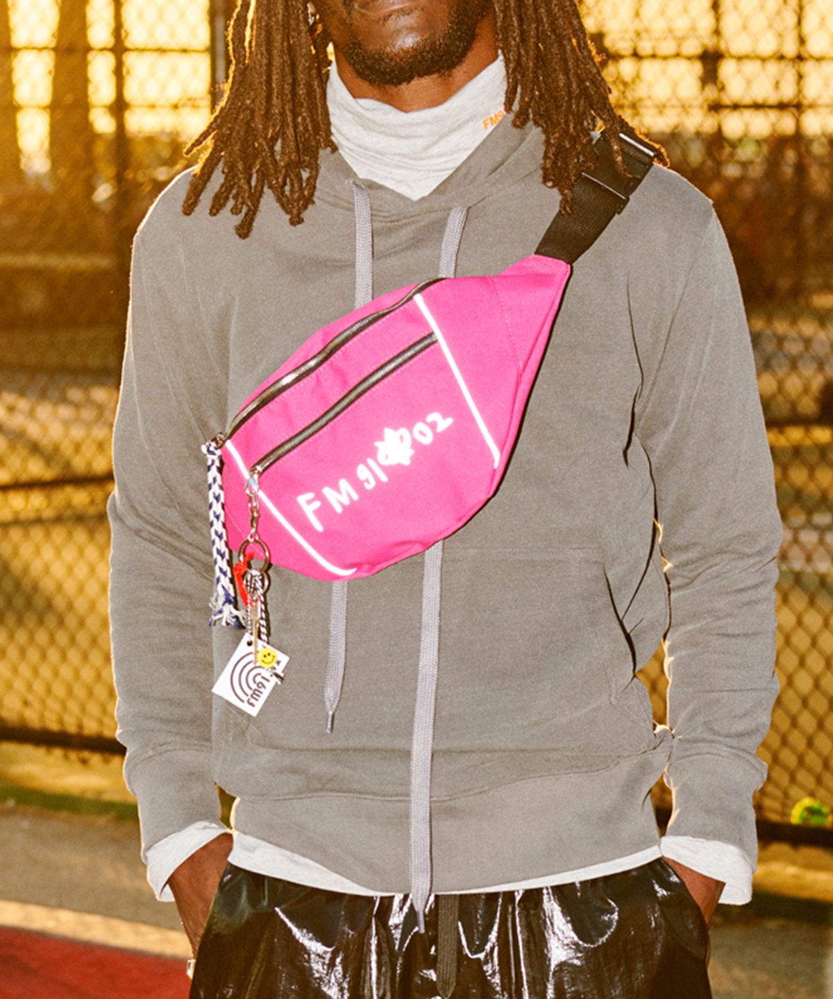 에프엠9102(FM91.02) BIG WAVE pink BELT BAG