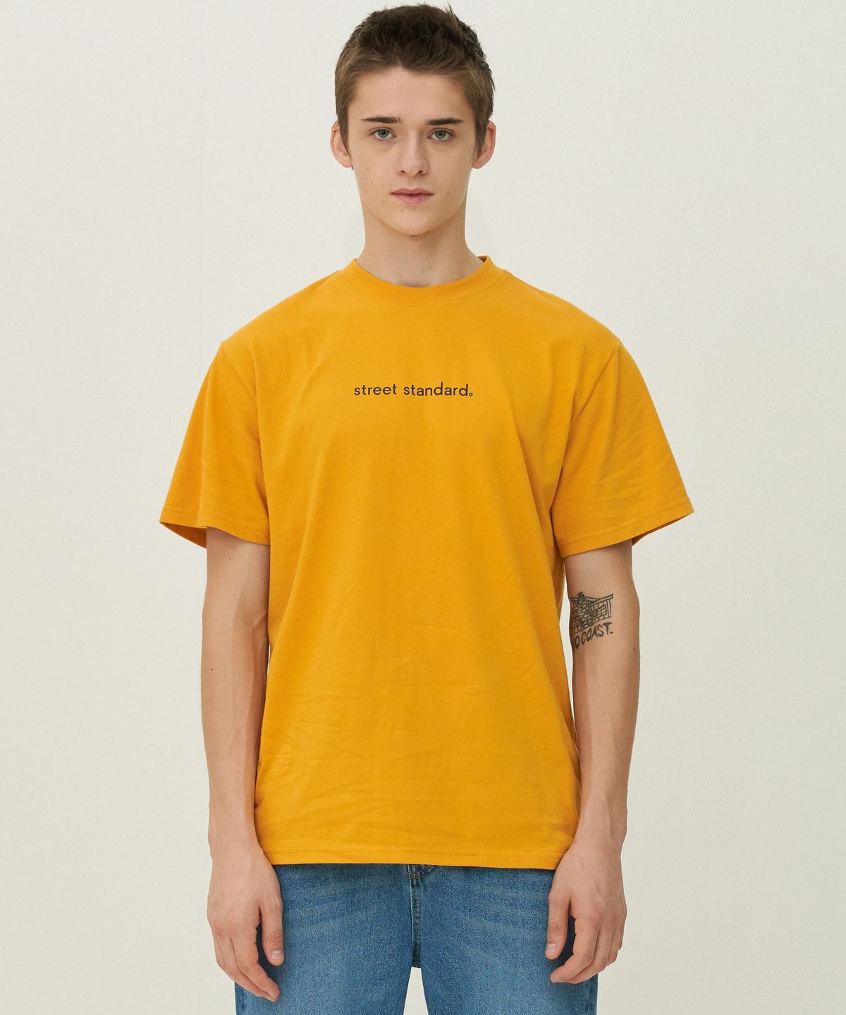 스트리트 스탠다드(STREET STANDARD) LOGO TEE-MUSTARD