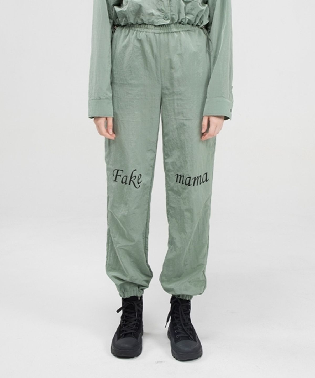페이크마마(FAKEMAMA) 나일론 조거팬츠[KHAKI]