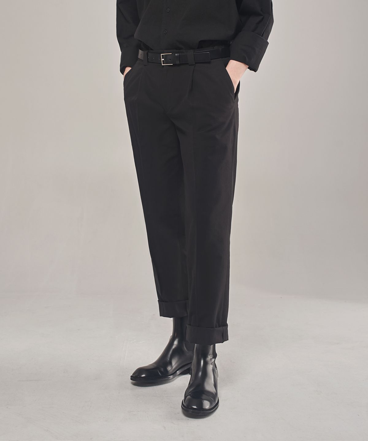 단하우스(DAAN HAUS) BLACK Semi-Wide Trousers