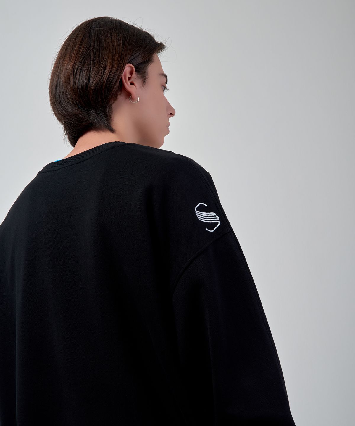 에스에스큐알(SSQR) Unisex Embroidered Sweatshirt ZOC_02_BLACK_LARGE