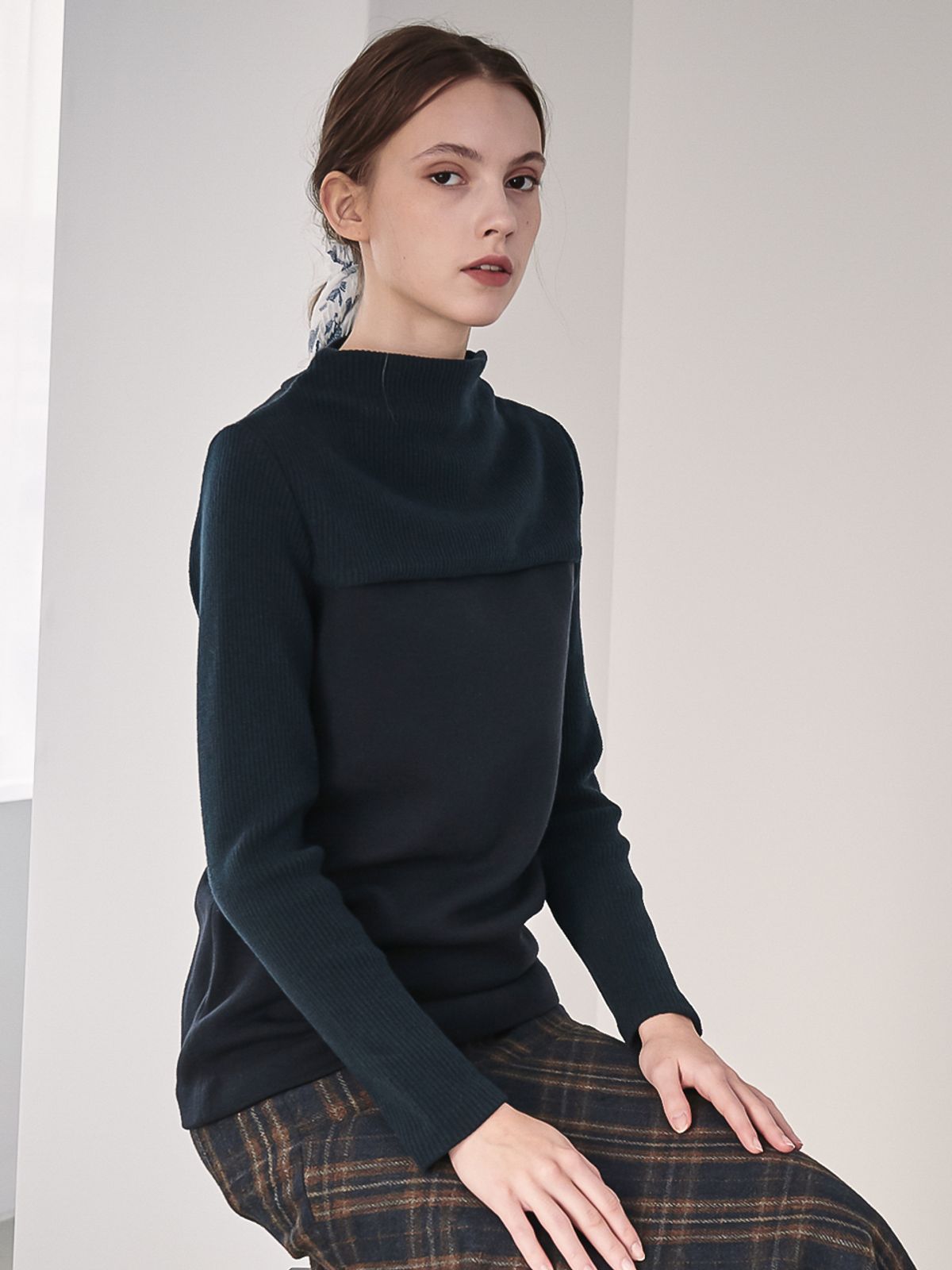 아쿠드(ACUD) Rib Patched High-Neck Knit_Navy