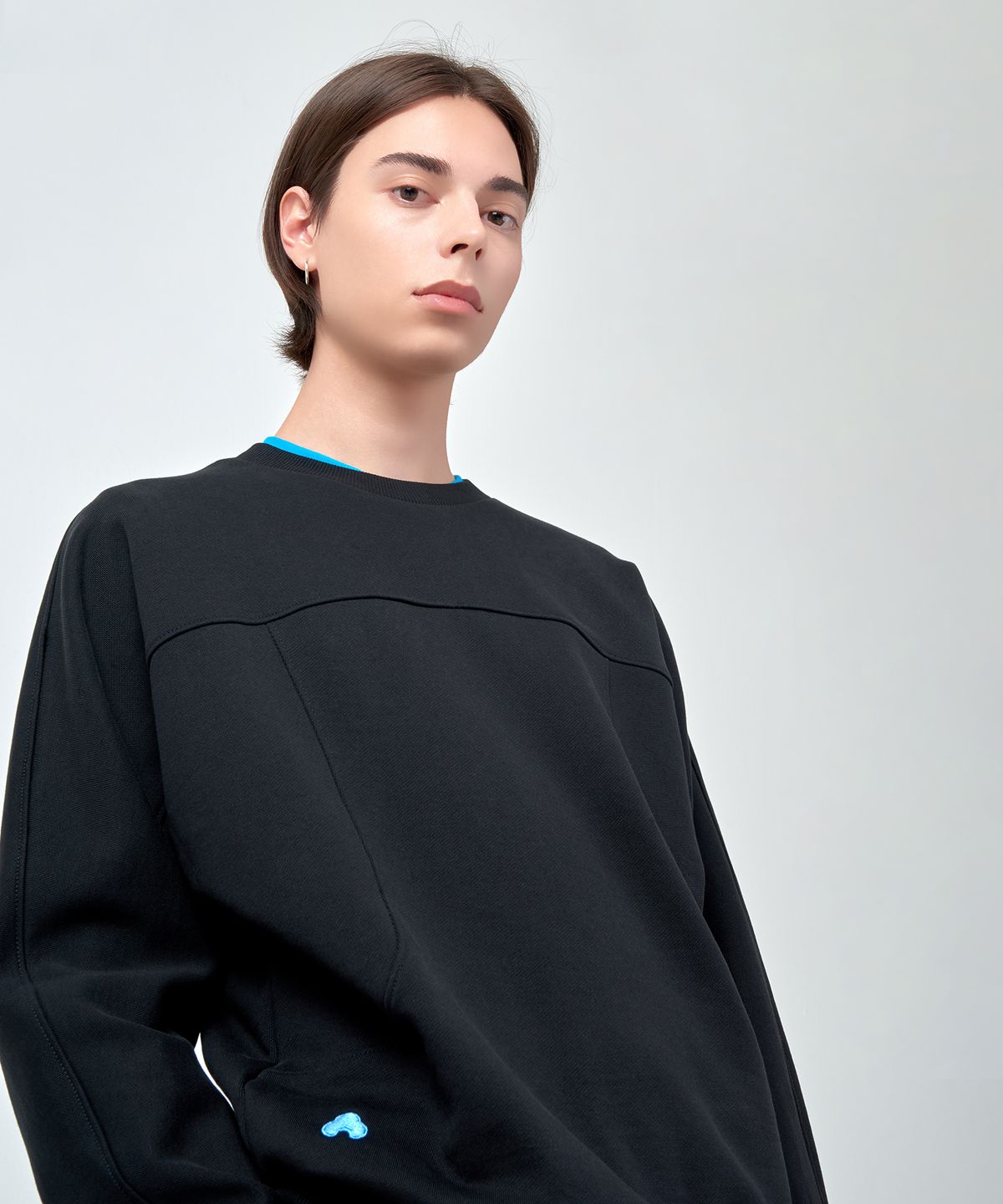 에스에스큐알(SSQR) Unisex Embroidered Sweatshirt KIZ_01_BLACK_LARGE