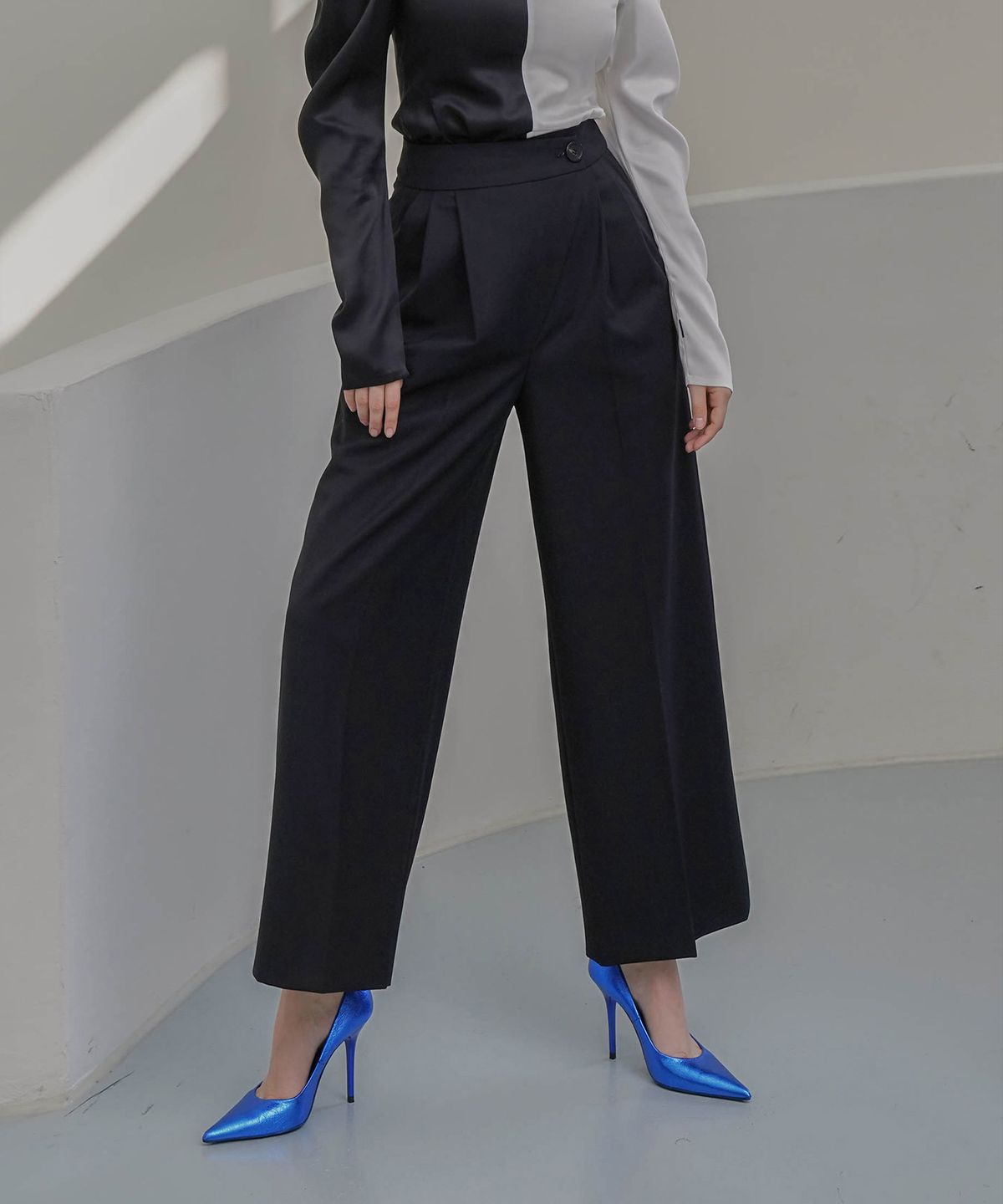 온느(ONNE) Diagonal Wool Wide Pants Black