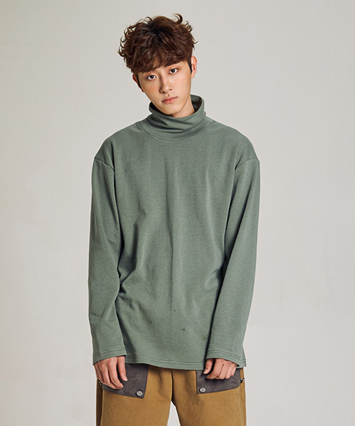마이누(MINU) High neck T-shirt