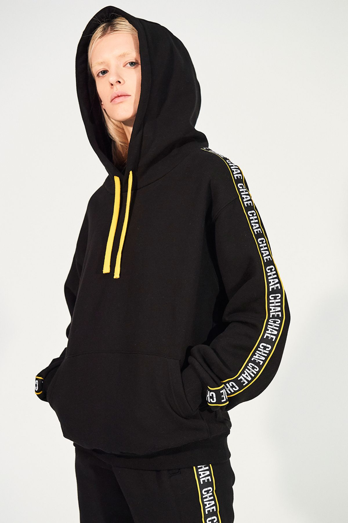 채뉴욕(CHAENEWYORK) CHAE taping over-fit pull over hoodie [Black]