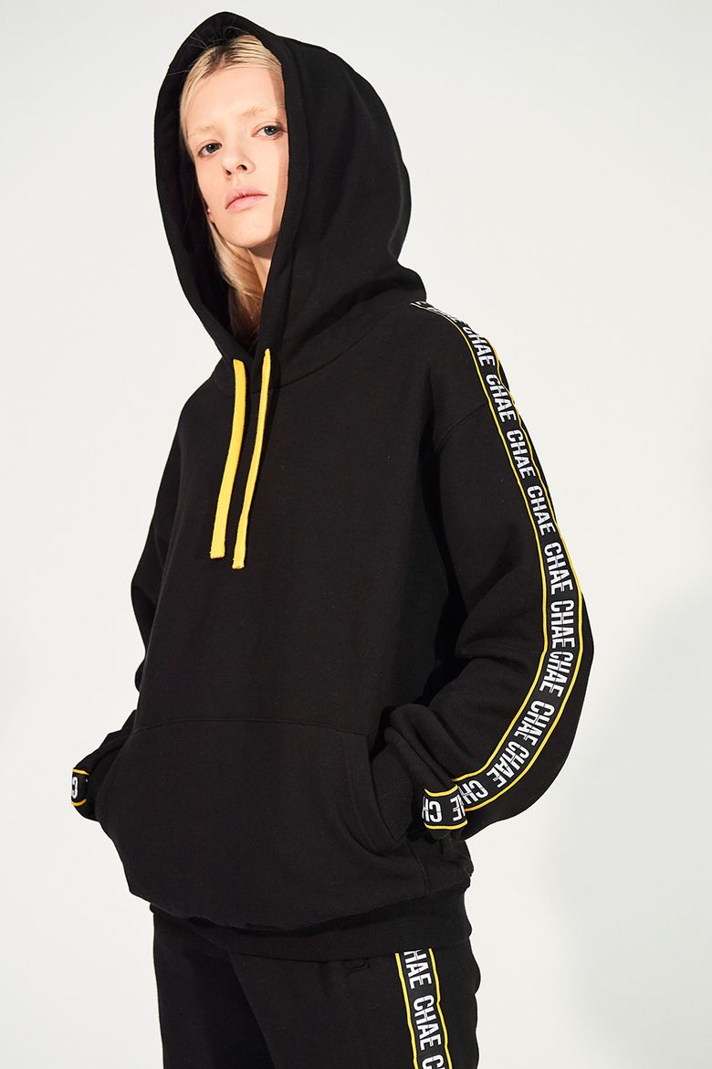 CHAE taping over-fit pull over hoodie [Black]