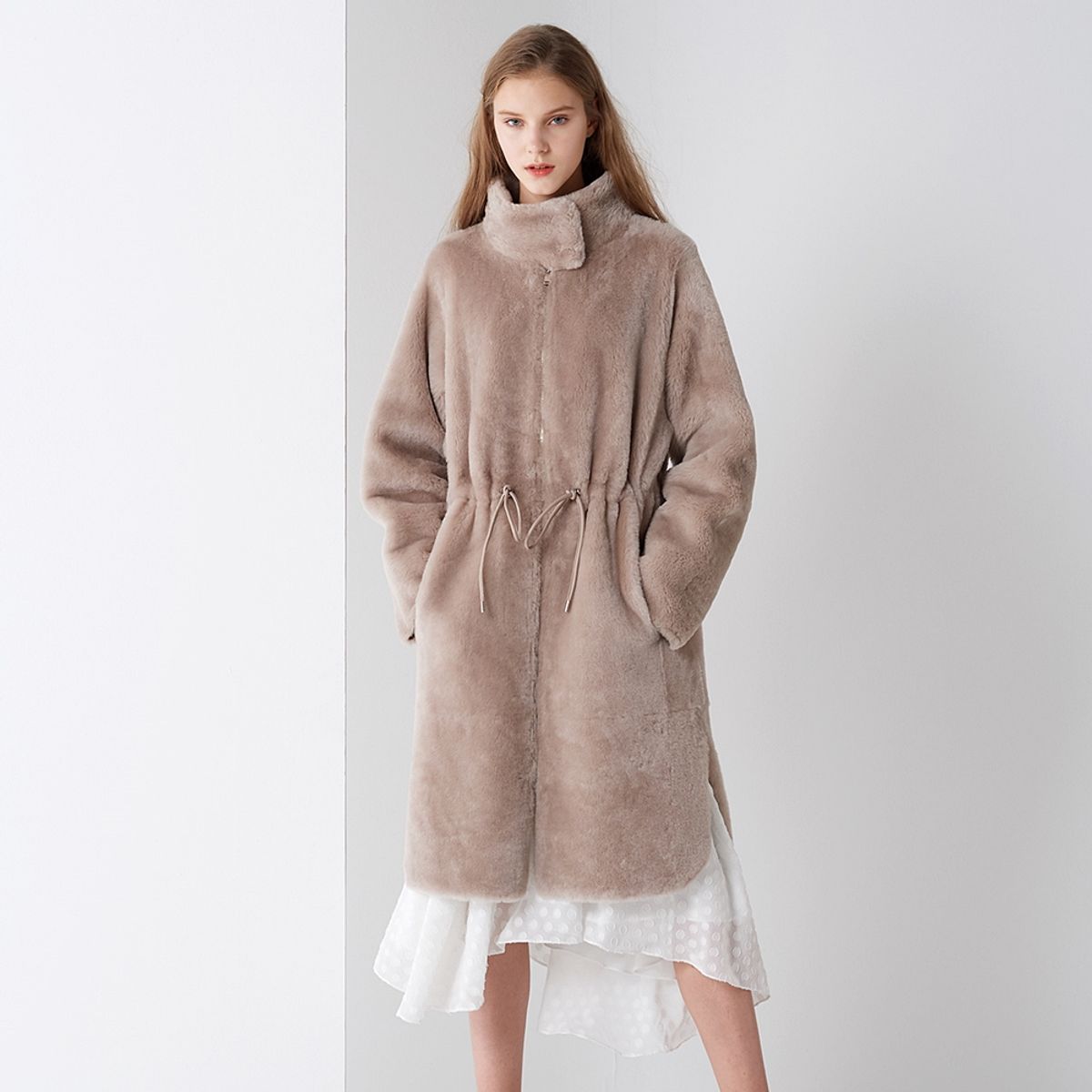 핀블랙(PINBLACK) REAL LAMB SKIN STRING MUSTANG COAT BEIGE