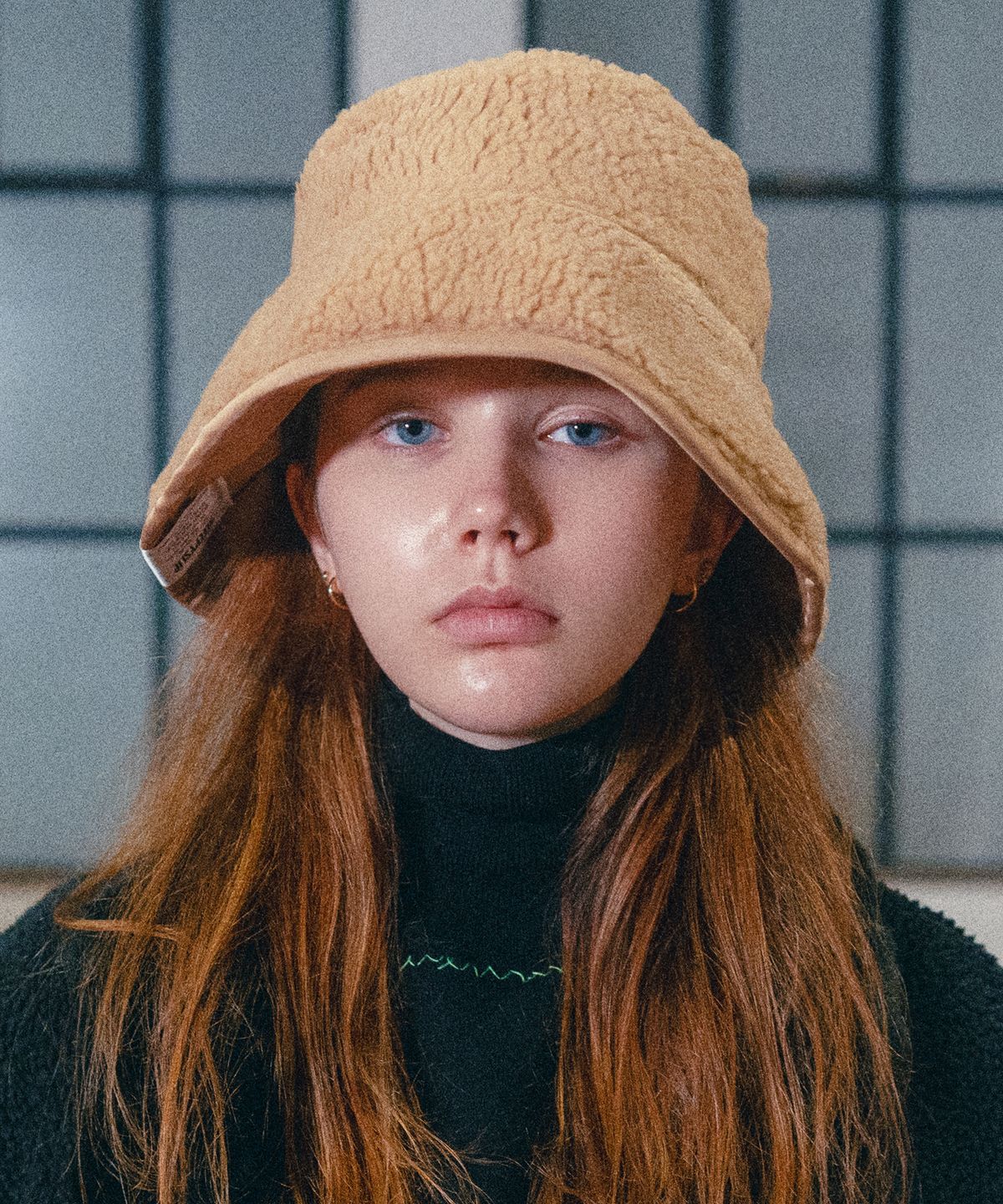 슬리피슬립(SLEEPYSLIP) [unisex]FUR REVERSIBLE BEIGE BUCKET HAT