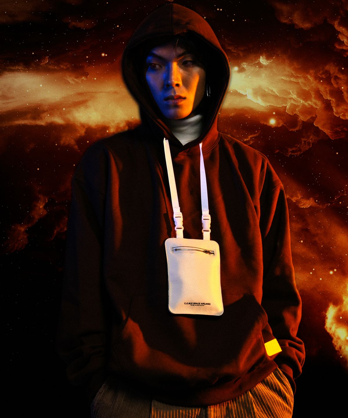 씨오엠이(COME) [UNISEX] Detachable Pouch Hoodie (Brown)