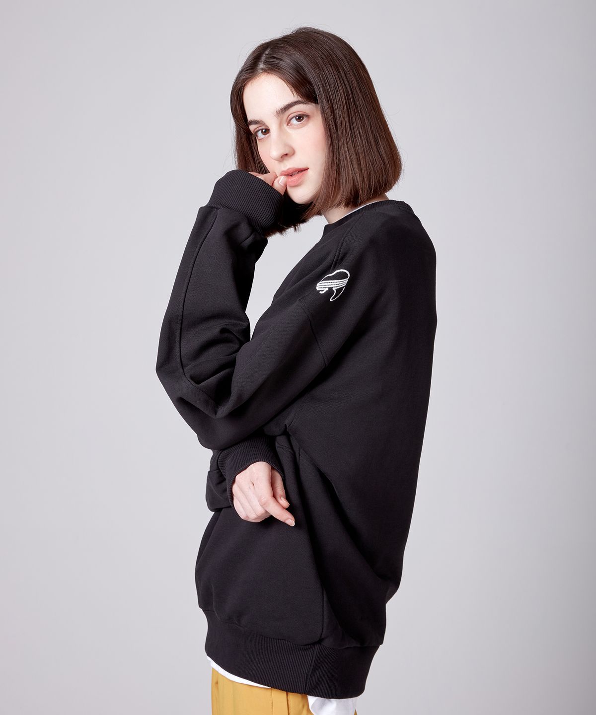 에스에스큐알(SSQR) Unisex Embroidered Sweatshirt ZOC_02_BLACK_MEDIUM