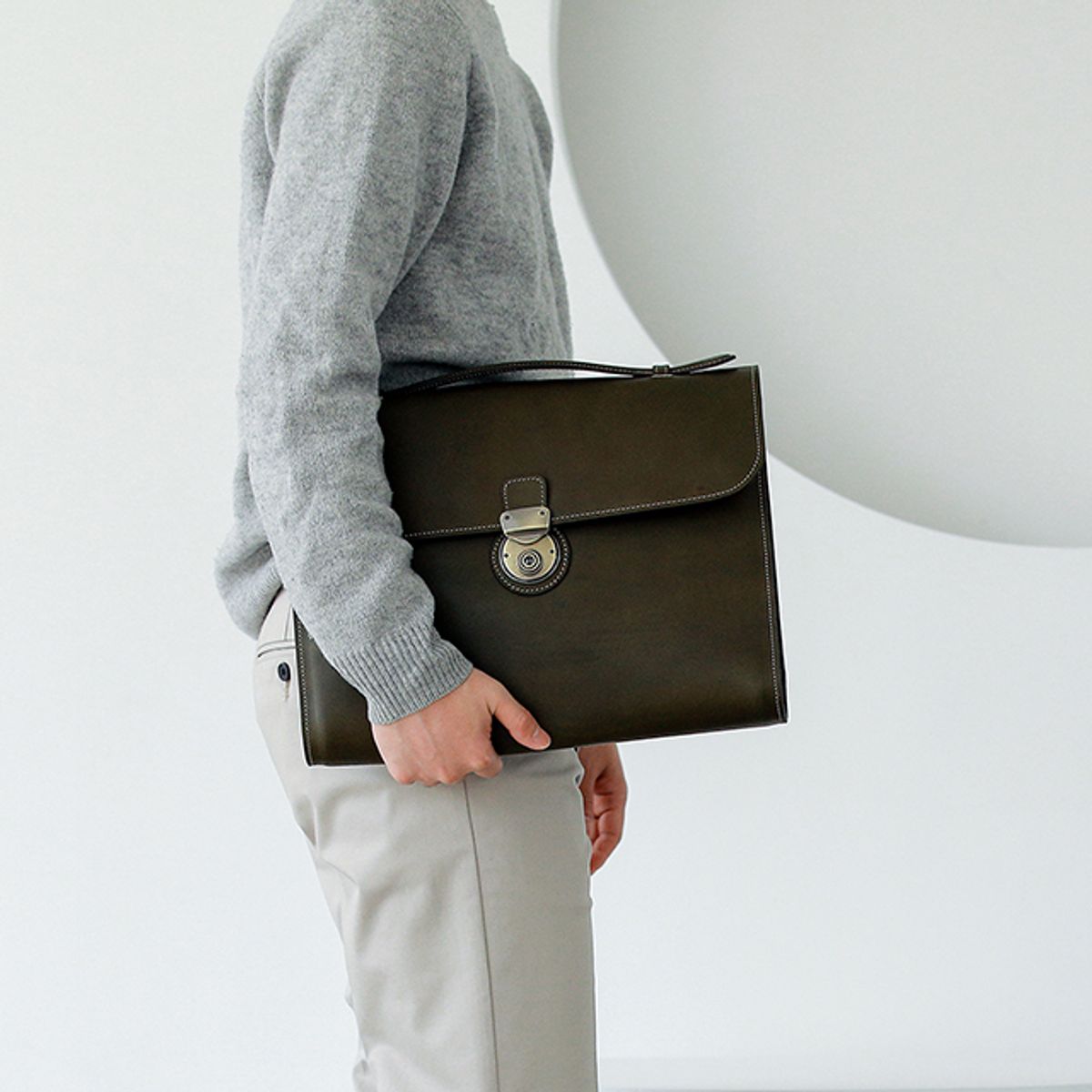 브로그앤머로우(BROGUE AND MORROW) 클래식 클러치백 (Khaki)