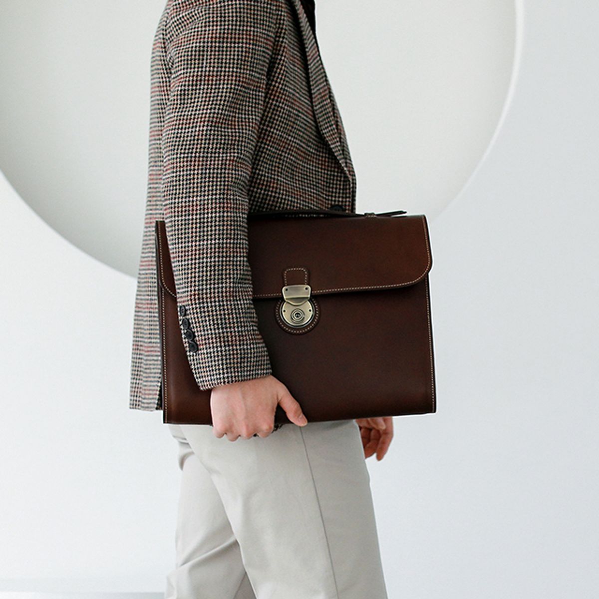 브로그앤머로우(BROGUE AND MORROW) 클래식 클러치백 (Brown)