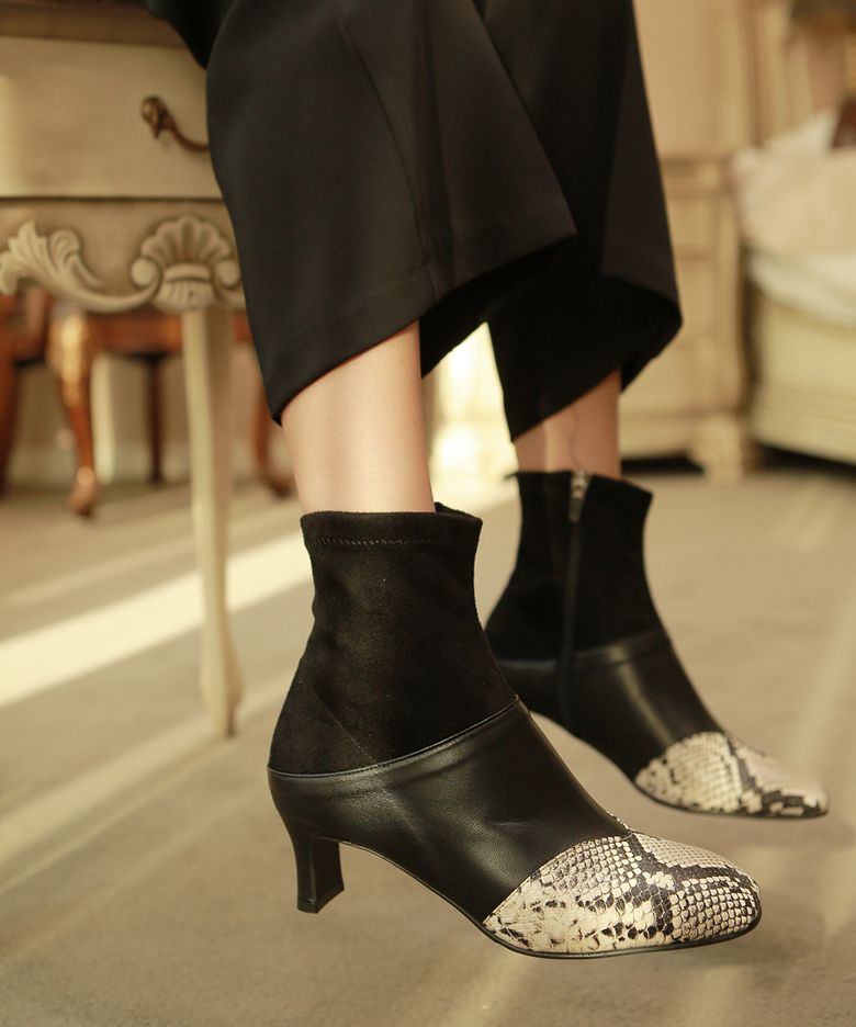 19B607 black ankle