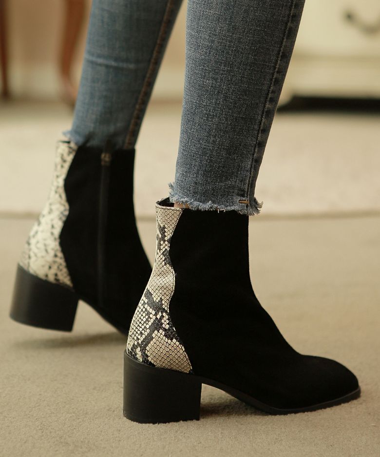 19B609 suede black ankle