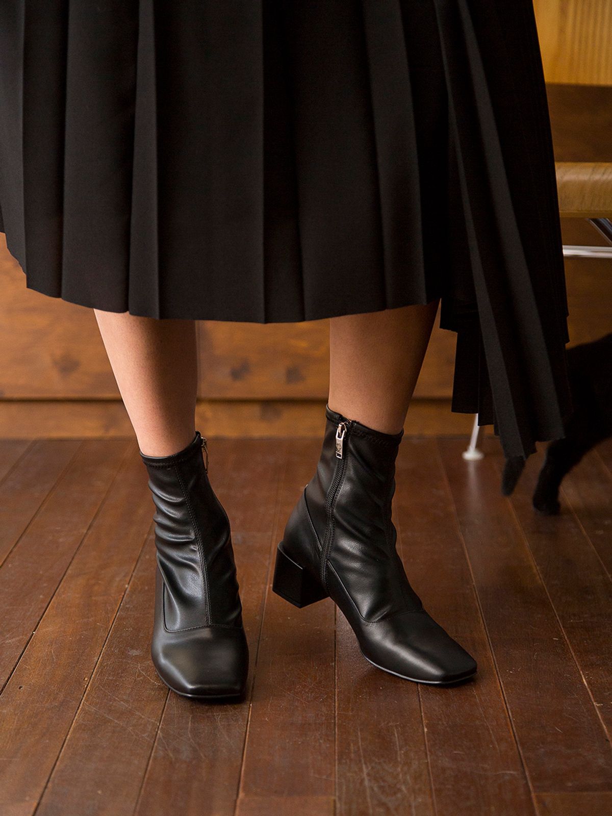 바이언스(BYEUUNS) BIB18410 KATE ANKLE BLACK 스판삭스앵클부츠