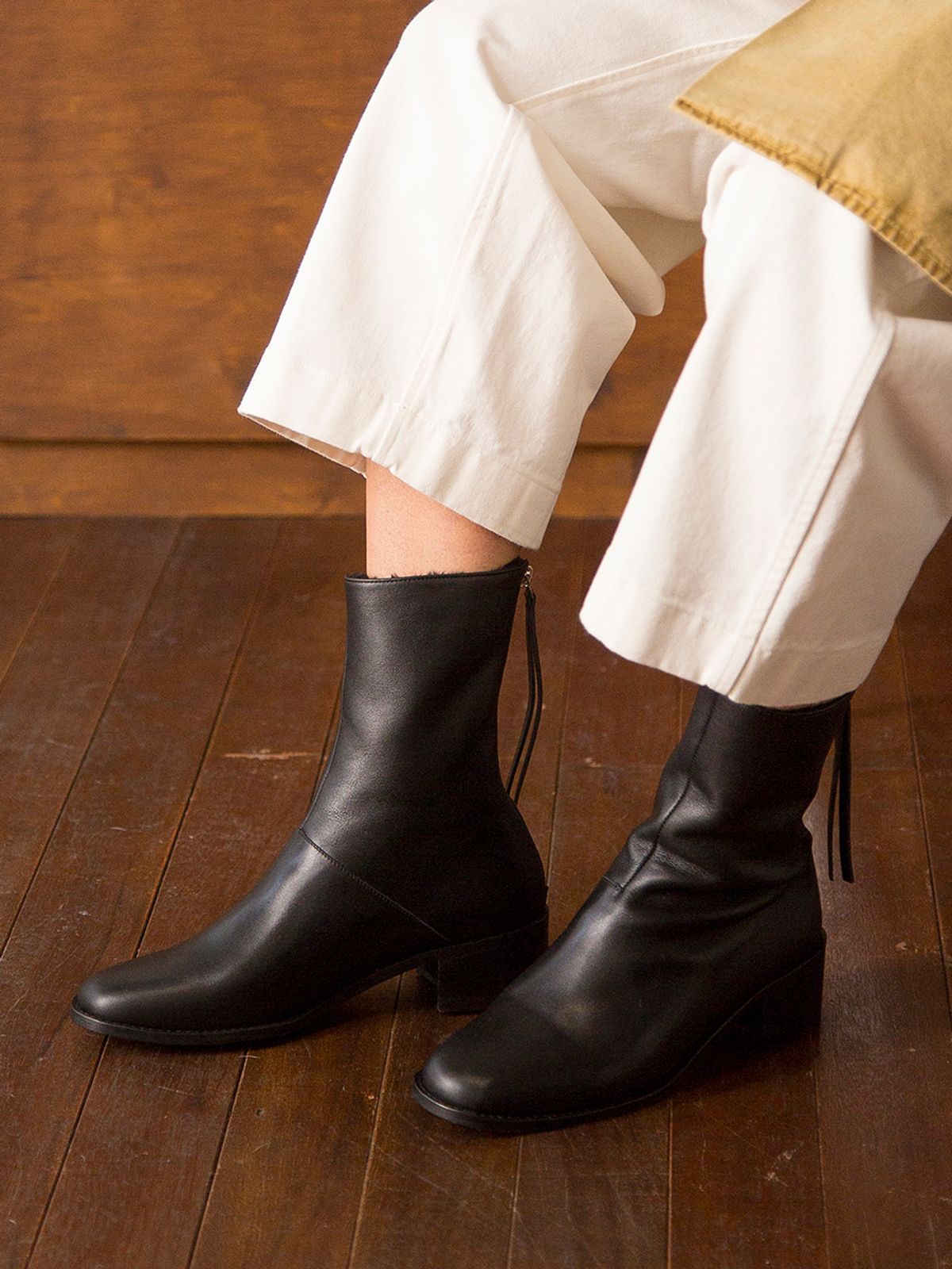 바이언스(BYEUUNS) BIB18407 ANN ANKLE BOOTS BLACK 퍼내피 앵클부츠