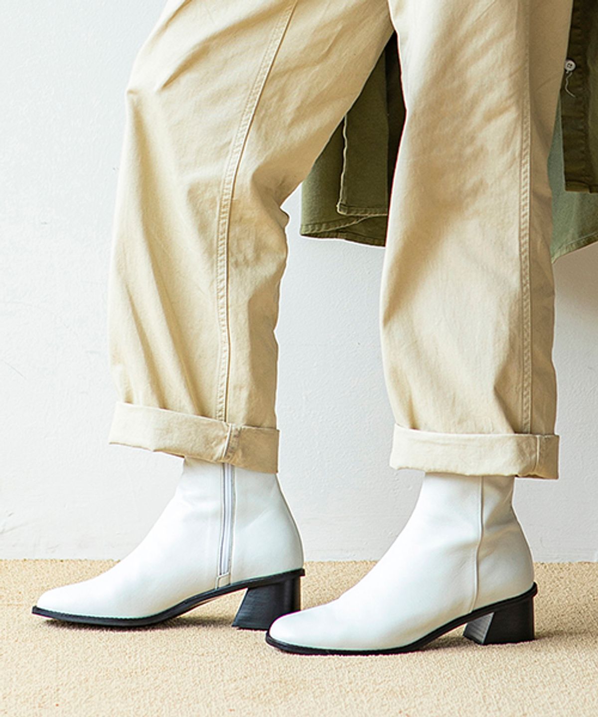 바이언스(BYEUUNS) BJB19414 MOOD ANKLE BOOTS WHITE