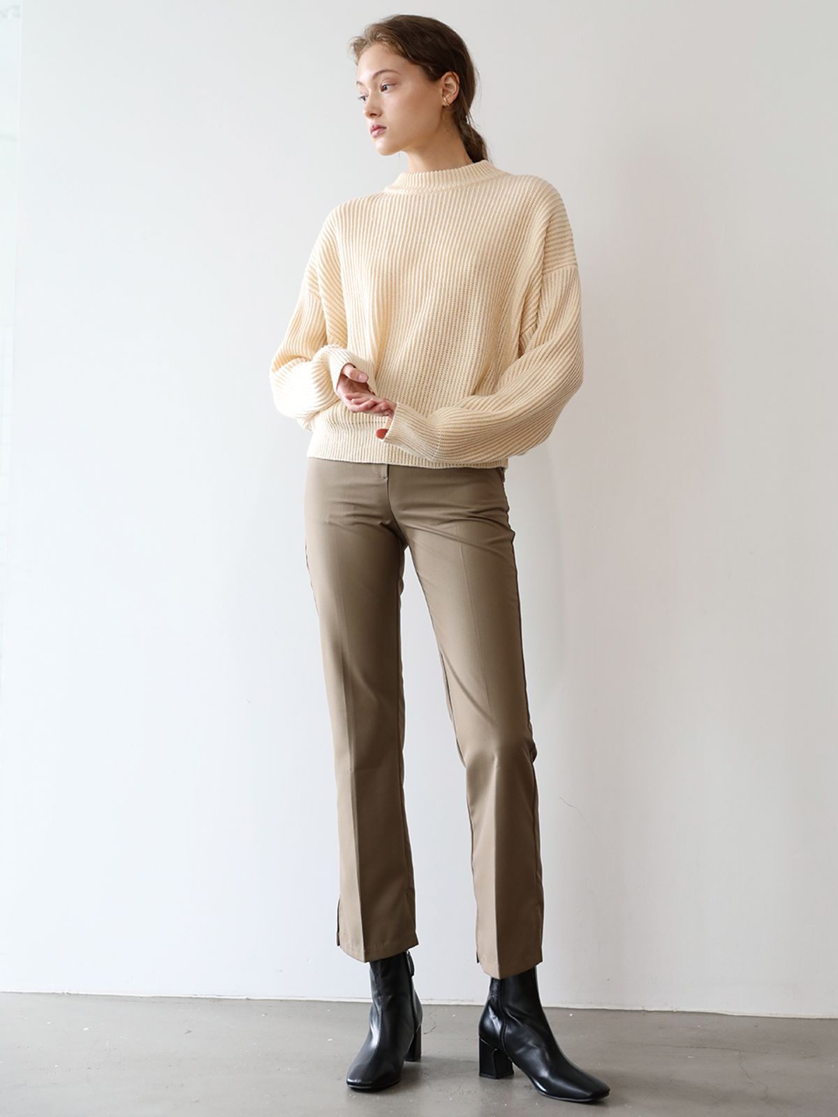 휴먼갤러리(HUMANGALLERY) 슬림 트임팬츠_베이지