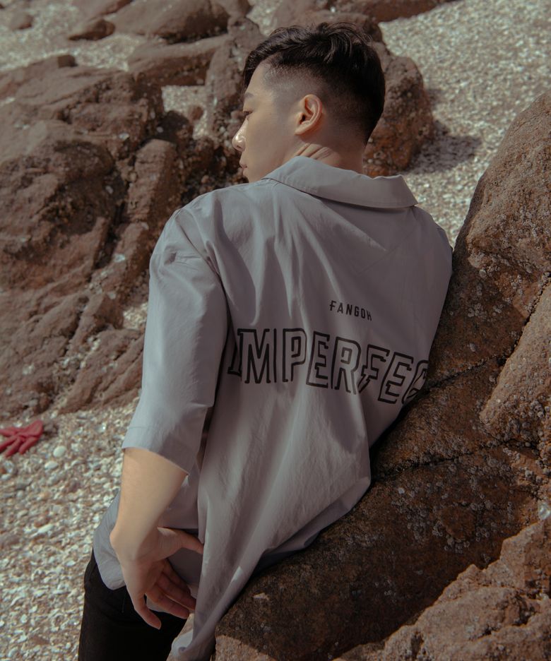 IMPFCT 백 프린트 카라 반팔 셔츠 gray