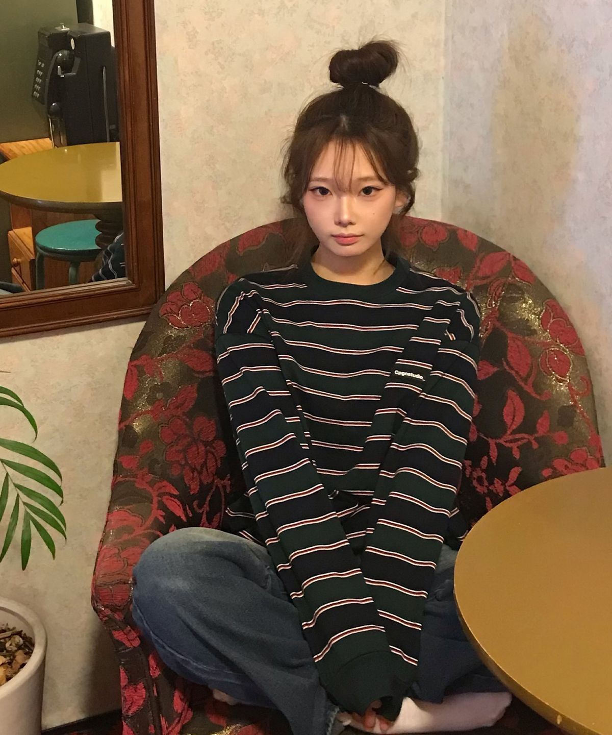 꼼파뇨(CPGN STUDIO) 스트라이프 와펜 로고 롱슬리브 네이비그린