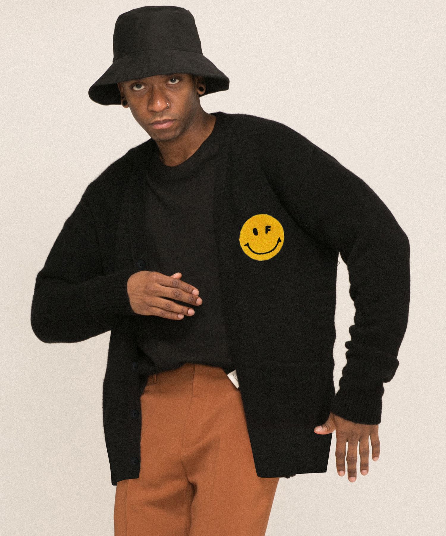 【GRAVER】Smile Embroidery Round Knit MUSINSA | GRAVER [UNISEX] BOUCLE EMBROIDERED DOT SMILE KNIT