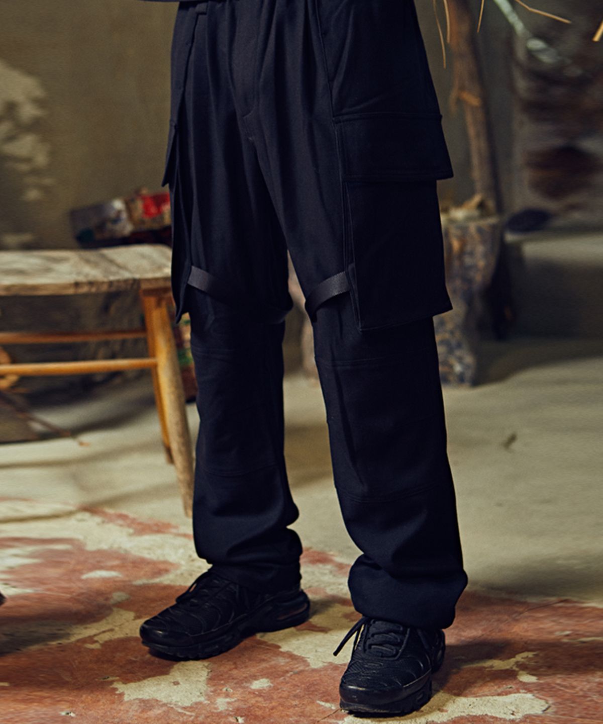 주에로(ZHOUERO) 블랙 밴디지 트라우저