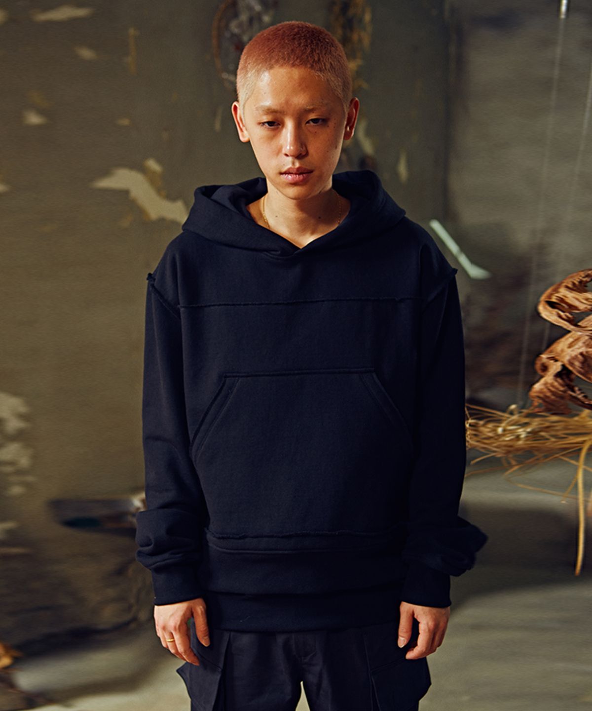 주에로(ZHOUERO) 블랙 에드 프론트 후디