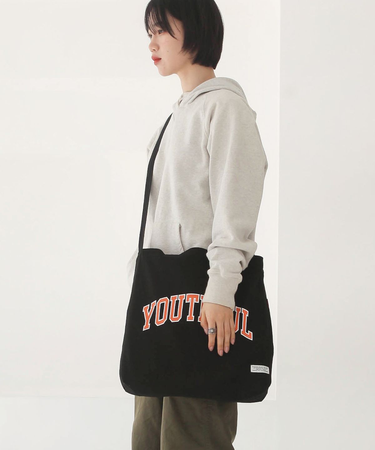 디포쉬(DEEPOCHE) 20SS 아치 유스풀 빅 에코백-블랙