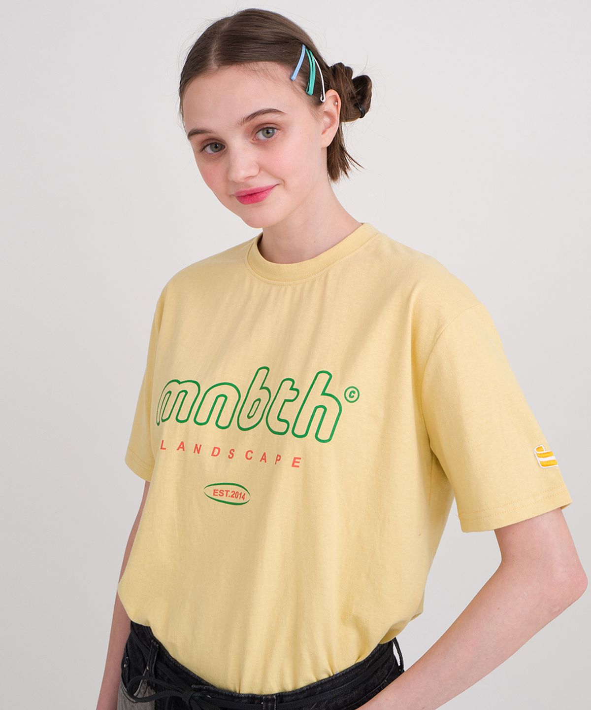 메인부스(MAINBOOTH) MNBTH Logo T-shirt(BUTTER)