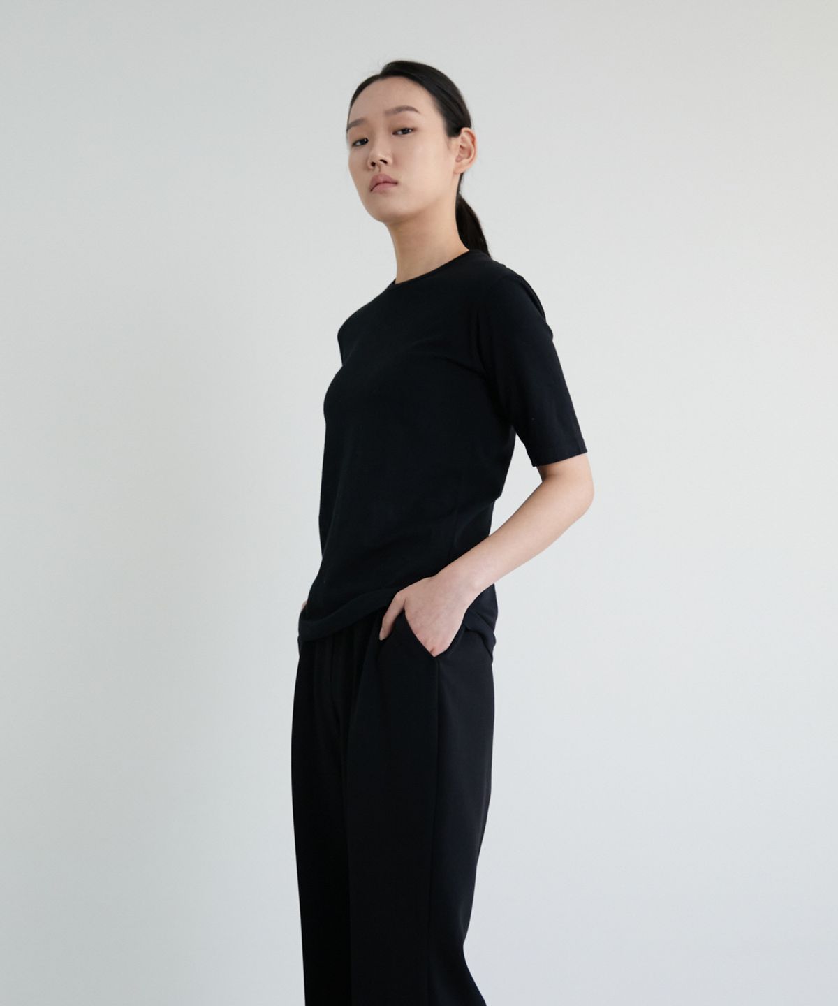 38컴온커먼(38COMEONCOMMON) 20S SLIM HALF T-SHIRTS (BLACK)