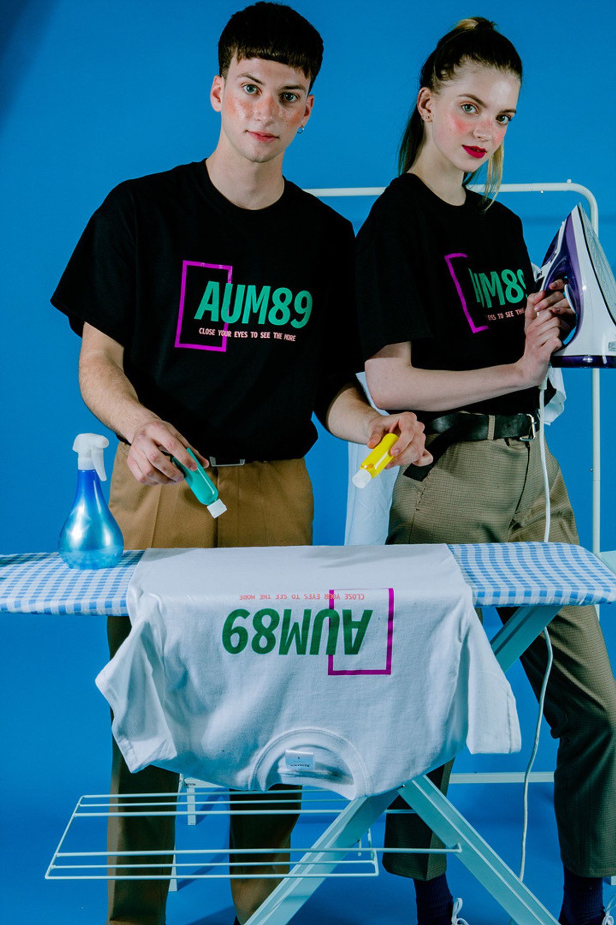 아움89(AUM89) 스퀘어 로고 티셔츠 (블랙)
