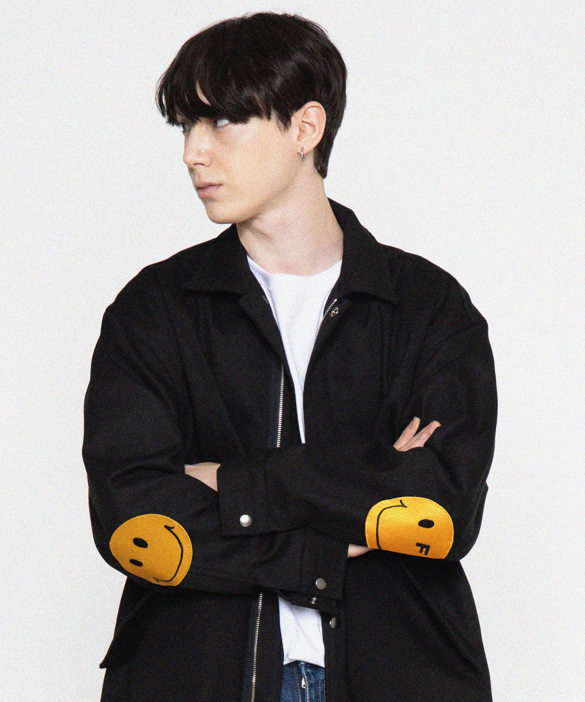 그레이버(GRAVER) [UNISEX]엘보우 자수 도트스마일 자켓_블랙
