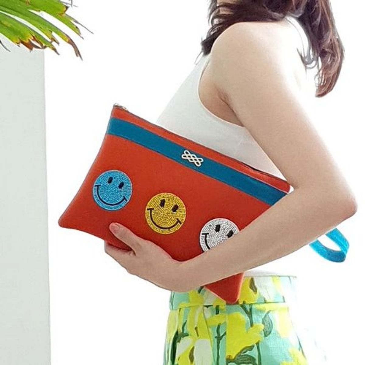 수인(SUIN) 스마일클러치
